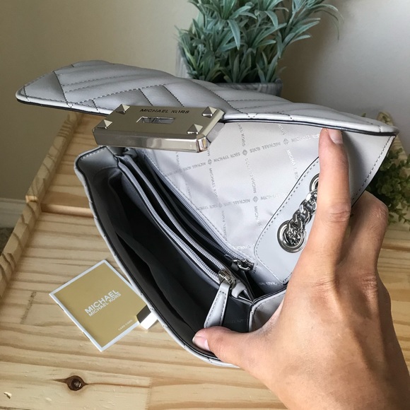 🌼Michael Kors Purse - Picture 9 of 14